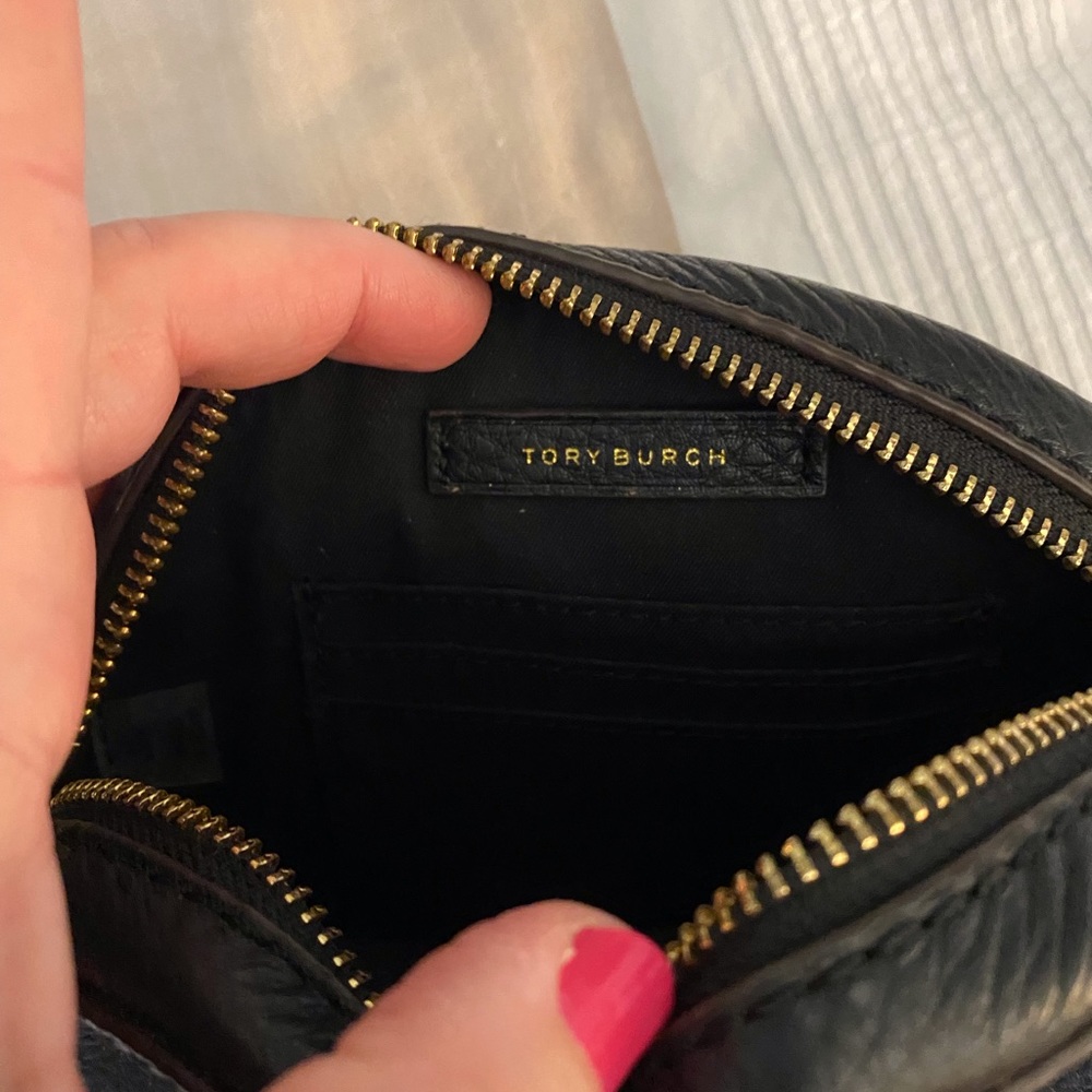 ‼️‼️SOLD‼️‼️  👛 McGraw Round Crossbody - Picture 3 of 6